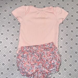 🛍 PRETTY LITTLE GIRLS OUTFIT SIZE 3-6 MONTHS 🛍